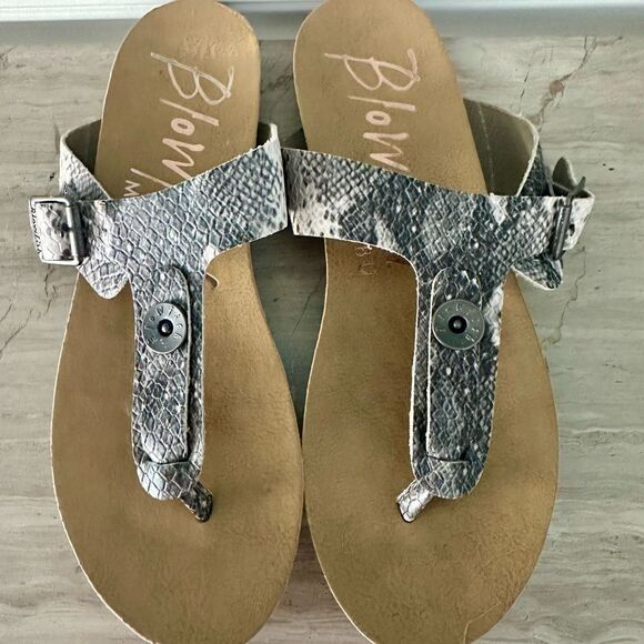 Blowfish Malibu Greco, thong sandals. - Picture 5 of 5